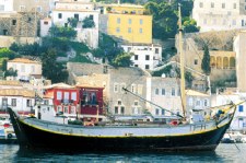 Το Πέραμα "Ελένη Π." στην Ύδρα Το Πέραμα "Ελένη Π." στην Ύδρα